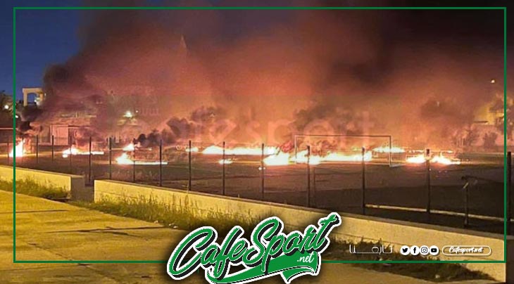 جماهير أهلي بنغازي تضرم النيران في الملعب